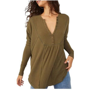 Free People LEO HENLEY TEE IN ARMY Sz S